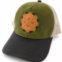 bone trucker em Camurca com aba em couro sintético, aplique gravado a laser...
