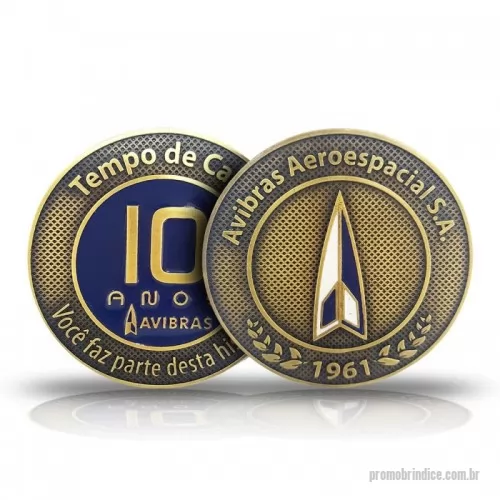 Brasão personalizado - Medalha desenvolvida para AVIBRAS em metal zamac, com banho de ouro envelhecido. Alto e baixo relevo, polido e com textura, esmalte 2 cores.