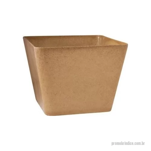Brindes em Geral personalizados - Capacidade: 4,5 litros. Fabricado em Fibra Peso: 204 gramas. Medidas: 16,2 cm de altura, 21 cm de largura (boca) e 15,9 cm de largura (base). Embalado em saco plástico individual. Opção de personalização em serigrafia e transfer. Produto utilizado com frequência em festas, bares e baladas.