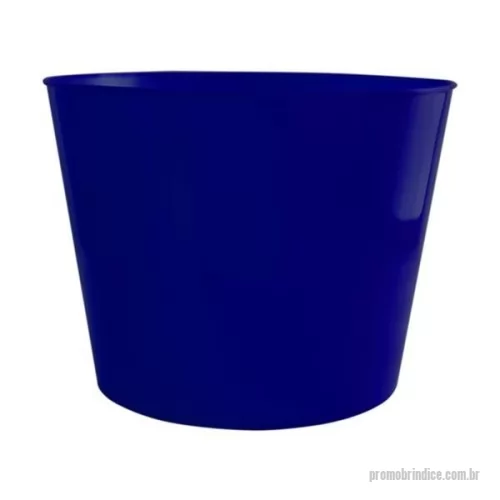 Brindes em Geral personalizados -  Plástico PP. Capacidade: 3 litros. Medidas: 19,5 cm de diâmetro (boca), 14,8 cm de diâmetro (base) e 14,6 cm de altura. Peso: 76 gramas. Diversas cores disponíveis. Opção para personalização em serigrafia e transfer. Produto utilizado com frequência em campanhas promocionais. Verificar disponibilidade de cores.