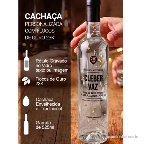 Cachaça personalizada - . Cachaça Tradicional, não envelhecida* . Rótulo Personalizado gravado direto no Vidro com TEXTO / IMAGEM (não é adesivo) . Garrafa de vidro de 525 ml . Flocos de Ouro próprios para alimentos e bebidas