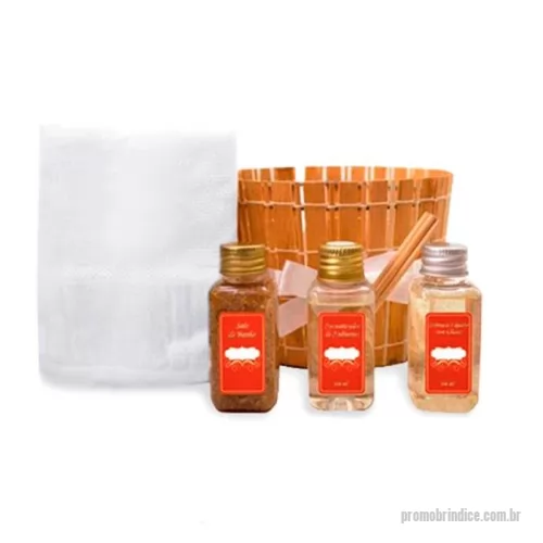 Cachepô personalizado - Opção de presente, brinde para relaxar! Um kit charmoso com itens para banho e cuidados pessoais. PERSONALIZE! O Kit Banho Cachepô contêm: – 1 Toalha de Lavabo – Mini sais de banho 50ml – 1 Mini  aromatizador de ambiente 50ml – 1 Mini sabonete líquido 50ml – 1 Sabonete em barra em formato de flor