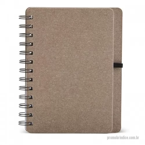 Caderneta personalizada - Caderneta B6 capa dura em kraft com wire-o e porta caneta. Contém aproximadamente 70 páginas pautadas na cor branca.