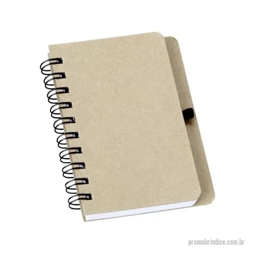 Caderneta personalizada - Caderneta capa dura em kraft com wire-o e porta caneta. Contém aproximadamente 100 páginas não pautadas na cor branca.
