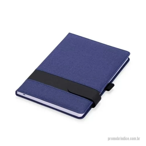 Caderneta personalizada - Caderneta é uma excelente ferramenta para dias repletos de anotações. Com capa de linho, ela oferece um toque de sofisticação para suas 94 folhas pautadas. O fechamento magnético garante que tudo fique seguro, e o suporte para caneta deixa nossa cade