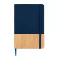 Caderneta de capa dura em poliuretano (PU) com acabamento que remete ao bambu na parte inferior, elástico para fechamento e marca-página em fita de cetim. Possui aproximadamente 96 folhas marfim pautadas de 80 g/m².
