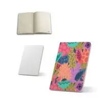 Caderno A6 personalizado com capa rígida, ideal para sublimação em toda a superfície e criação de artes coloridas, logotipos e identidades visuais. Produzido com capa em poliéster reciclado 100% rPET 300D e miolo em papel 100% reciclado, possui 160 páginas pautadas na cor marfim com gramatura de 70 g/m². Compacto, leve e funcional, é ideal para brindes corporativos, eventos, treinamentos, kits de onboarding, ações promocionais, campanhas sustentáveis e presentes para clientes e colaboradores. Excelente opção para empresas que buscam um caderno ecológico personalizado com ampla área de impressão e alto impacto visual. Medidas aproximadas: 10,5 x 14,5 cm.