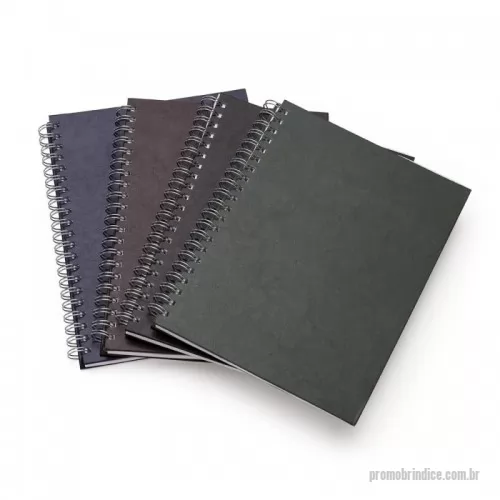 Caderno Capa Dura personalizado - Caderno com capa de couro sintético texturizado e espiral prata metálico. Possui aproximadamente 100 folhas brancas pautadas e páginas para: dados pessoais, calendário de 2020 à 2023 e planejamento