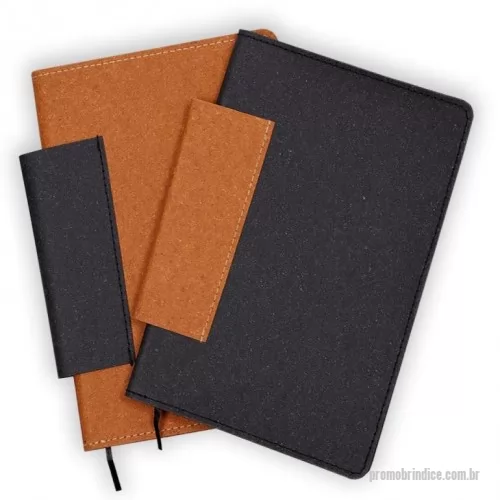 Caderno Capa Dura personalizado - Caderno de anotações em couro reciclado com porta canetas, miolo com 80 folhas pautadas na cor branca. Obs.: Não acompanha a caneta.  80 folhas, 70g gramatura