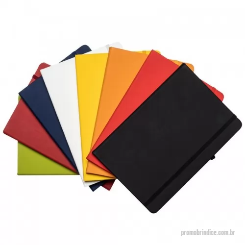 Caderno Capa Dura personalizado - Caderno de anotações com elástico, suporte para caneta, capa dura em material sintético, miolo 80 folhas pautadas na cor bege.