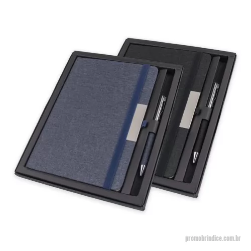 Caderno Capa Dura personalizado - Kit caderno de anotações e caneta.  O kit acompanha caneta metálica.  O caderno de anotações é feito de PET Reciclado, em capa dura com miolo 80 folhas pautadas.   Acompanha berço presentável.