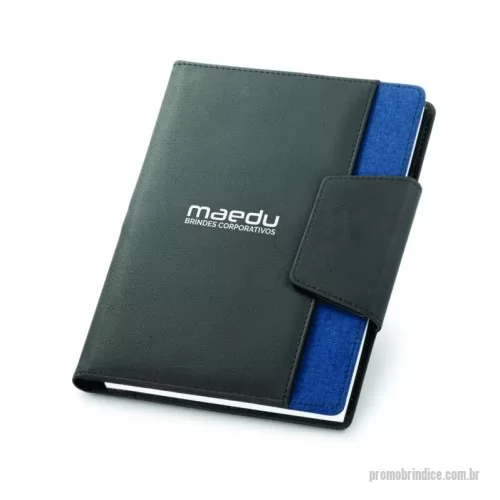 Caderno Capa Dura personalizado - • Caderno com capa em couro sintético e tecido em Poliéster, com 80 folhas lisas.  • Contém fecho magnético, bolso exterior, bolso interior e suporte para caneta.