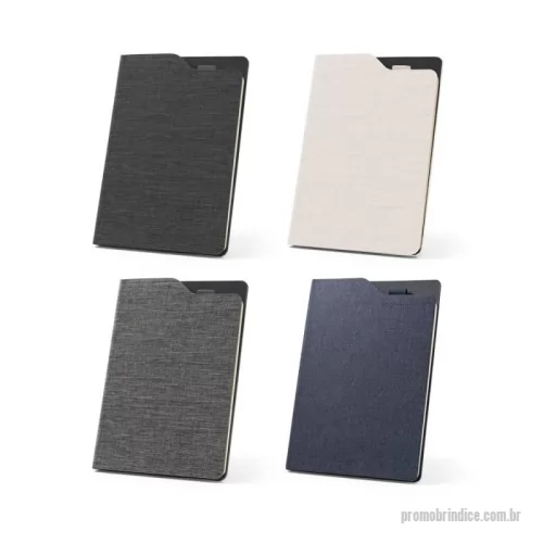 Caderno Capa Dura personalizado - Caderno A5 de capa dura em tecido poliéster 100% reciclado (100% rPET). O interior contém 80 folhas pautadas em papel cor marfim reciclado, fita separadora e suporte de esferográficas no topo do caderno (não inclusa). 148 x 212 mm