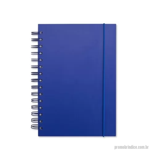 Caderno Capa Dura personalizado - Caderno com capa dura em couchê, encadernação wire-o, marcador de páginas em fita de cetim e elástico para fechamento. Conta com aproximadamente 160 folhas brancas com pauta.