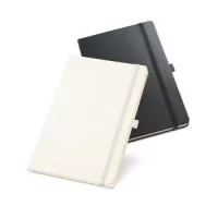 Caderno A5 de capa dura com 160 páginas pautadas em cor marfim, suporte para caneta esferográfica (não inclusa) e bolso interior. 137 x 210 mm