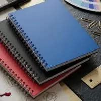 Caderno premium - Formato medio 17x24cm - 98 folhas - offset 75 gramas