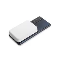 Power bank para carregamento de dispositivos compatíveis com a tecnologia de indução magnética, estrutura em plástico, entrada USB-C para alimentação e capacidade de até 10.000mAh.