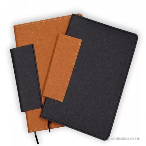 Caderno ecológico personalizado - Caderno de anotações em couro reciclado com porta canetas, miolo com 80 folhas pautadas na cor branca. Obs.: Não acompanha a caneta. 80 folhas, 70g gramatura 