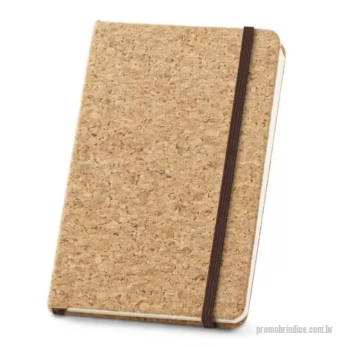 Caderno ecológico personalizado - Caderno A6 de capa dura em cortiça. Interior com 80 folhas lisas cor marfim, em papel proveniente de gestão florestal sustentável. Incluso fita separadora e elástico para fecho do bloco. 90 x 142 mm