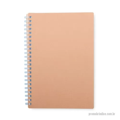 Caderno ecológico personalizado - Caderno com capa em kraft com encadernação em espiral de plástico. Possui cerca de 80 folhas com pautas.
