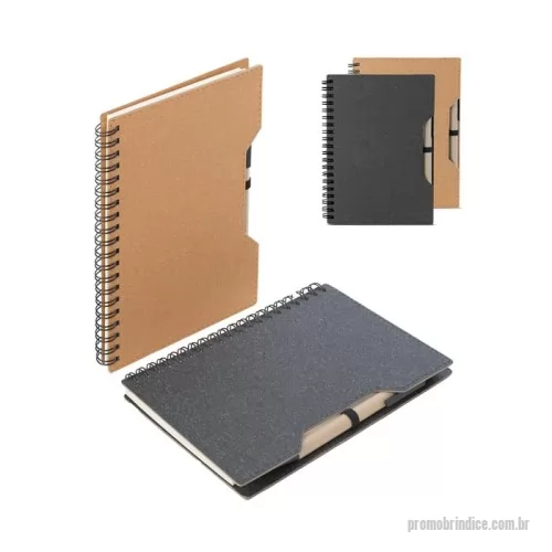 Caderno ecológico personalizado - Kit composto por caderno com capa em papelão, contendo 70 folhas internas sem pauta em papel 70g/m², acompanhado de blocos de notas adesivas para anotações e caneta confeccionada em papelão reciclado com detalhes em plástico. Dimensão Produto: 18,9x14,3x3cm