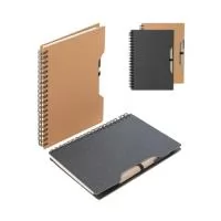 Kit composto por caderno com capa em papelão, contendo 70 folhas internas sem pauta em papel 70g/m², acompanhado de blocos de notas adesivas para anotações e caneta confeccionada em papelão reciclado com detalhes em plástico. Dimensão Produto: 18,9x14,3x3cm