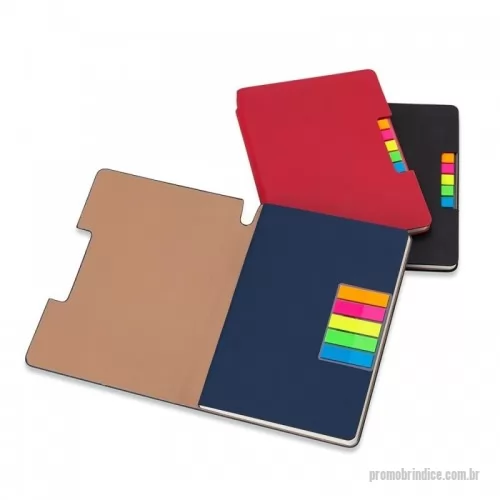 Caderno personalizado - Caderno produzido em couro sintético com autoadesivos. Capa interna com cinco bloquinhos autoadesivos coloridos com aproximadamente 25 folhas cada e bloco com aproximadamente 80 folhas pardas pautadas.