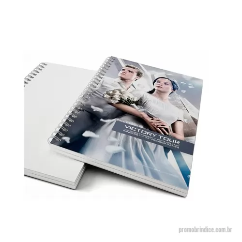 Caderno personalizado - Caderno Universitário Personalizado. Caderno Espiral do tipo wire-o Personalizado com aproximadamente 96 folhas pautadas e personalização feita em até 4 cores na capa e contra capa. Ele possui 9 páginas inicias com os dados pessoais, calendário, plan