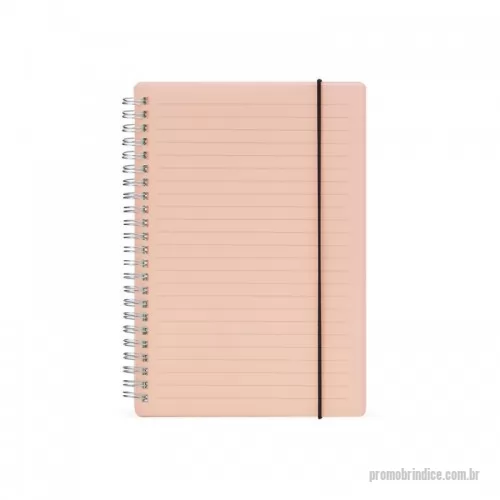 Caderno personalizado - Caderno A5 com capa plástica e elástico para lacre, contém aproximadamente 80 folhas marfim com pauta.