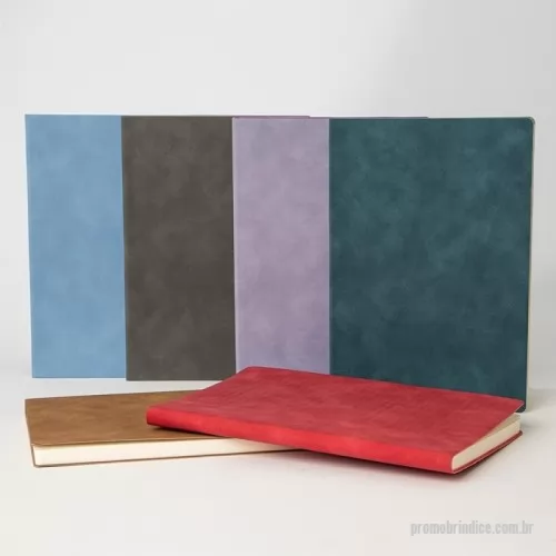 Caderno personalizado - Caderno B5 com capa feita em PU. Contém aproximadamente 120 folhas marfim com pauta e marcação do número de linhas em cada folha. Seja para anotações do dia a dia, estudos, ou para soltar a criatividade, este caderno é o parceiro ideal.