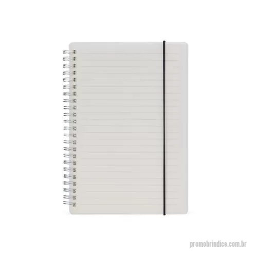 Caderno personalizado - Caderno A5 com capa plástica e elástico para lacre, contém aproximadamente 80 folhas marfim com pauta.
