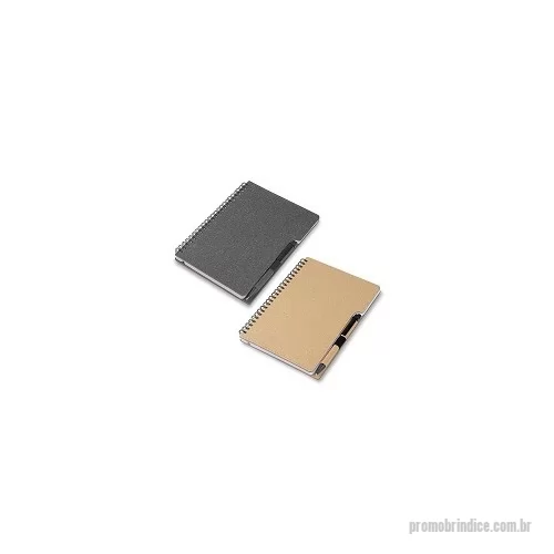 Caderno personalizado - Caderno de anotações em papelão reciclável com suporte para caneta e miolo de 70 folhas pautadas e destacáveis.  Acompanha caneta com corpo em papel reciclável com detalhe em plástico.