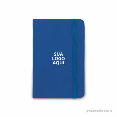 Caderno personalizado - Ofereça um presente corporativo prático e sofisticado com o nosso Caderno de Bolso! Com capa dura em couro sintético, este caderno é durável e elegante, ideal para reuniões, anotações diárias e muito mais. Com 80 folhas lisas, fita separadora e elástico, proporciona uma experiência de escrita confortável e organizada. Medindo 90 x 140 mm, é compacto e fácil de transportar.  Surpreenda seus clientes e colaboradores com um brinde que combina estilo, qualidade e utilidade no dia a dia. Escolha um presente que faz a diferença!