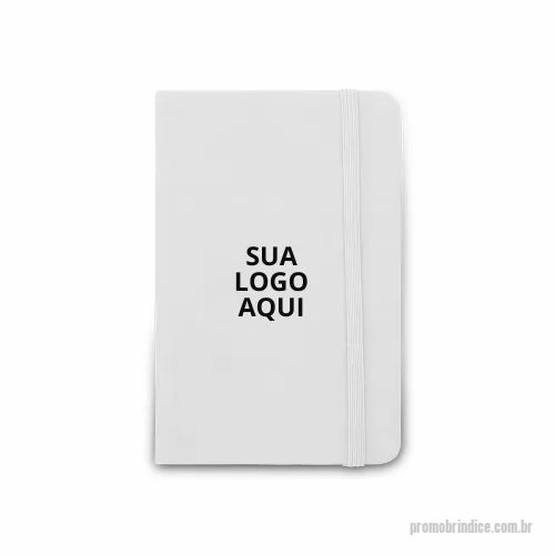 Caderno personalizado - Destaque-se com nosso elegante Caderno A6 de Capa Dura! Feito em couro sintético, este caderno é uma escolha sofisticada para seus clientes e colaboradores. Com 80 folhas pautadas, é ideal para anotações rápidas, reuniões e organização diária. Seu tamanho compacto de 90 x 140 mm facilita o transporte, garantindo que ele esteja sempre à mão quando necessário.  Escolha um brinde que alia estilo e praticidade, demonstrando sua atenção aos detalhes e comprometimento com a qualidade. Surpreenda com um presente que faz a diferença no dia a dia!