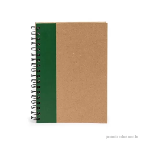 Caderno personalizado - Caderno em capa kraft com espiral metálico, perfeito para organização e planejamento de longo prazo. Com aproximadamente 85 folhas brancas pautadas, inclui seções para dados pessoais, calendários de 2024 a 2026, planejamento anual e espaço para contatos. Seu design resistente alia rusticidade e funcionalidade, ideal para uso escolar, profissional ou pessoal.  Especificações:  Dimensões: 23,7 cm (A) x 17,9 cm (L) x 2 cm (E)  Área para gravação: 21 cm x 14 cm  Peso aproximado: 420 g