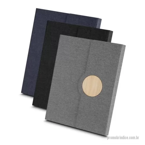 Caderno personalizado - Caderno de anotações, capa em tecido rpet e detalhe em bambú com suporte para caneta na parte interna, miolo com 80 folhas pautadas.