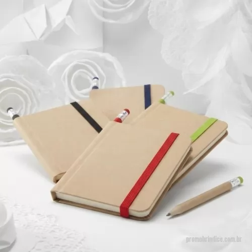 Caderno personalizado - Caderno Capa Rígida A7 com 140 paginas lisas com 60 de gramatura e acompanha um lápis com borracha na ponta
