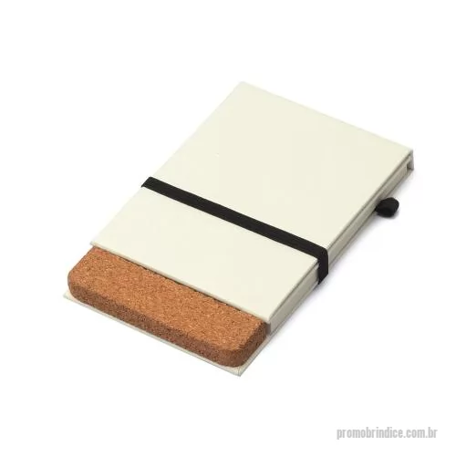 Caderno personalizado - Mini caderno produzido com papel de caixa de leite com capa dura, com 80 folhas, com papel em 80 (g/m2). Com cortiça na parte inferior, elástico na cor preta e porta caneta.