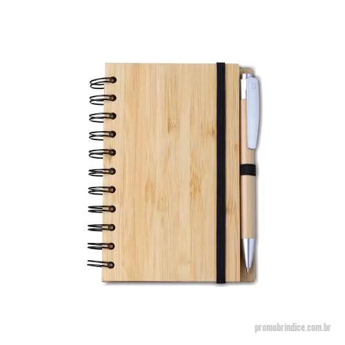 Caderno personalizado - Kit escritório, contendo: 1 Caderno de anotações 14 x 9cm capa de bambu com elástico, suporte para canetas e miolo com 60 folhas pautadas na cor bege. 1 Caneta de Bambu com detalhes em plástico. 60 folhas, 70g gramatura