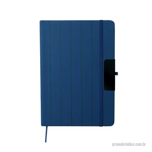 Caderno personalizado - Caderno com capa dura em PU com com textura e detalhes em linhas. além da placa metálica para personalização, 80 folhas internas pautadas em papel 70g/m². Possui elástico para fechamento, porta-caneta e marcador de página.