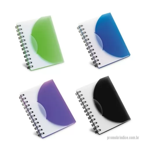 Caderno personalizado - Caderno A7 personalizado com espiral, capa semi-rígida em polipropileno (PP) e 80 folhas lisas, ideal para anotações rápidas, recados, rascunhos e uso diário. Compacto e leve, cabe facilmente em bolsas, mochilas, pastas e kits corporativos. Excelente opção para brindes promocionais, eventos, feiras, treinamentos, campanhas, kits de onboarding e ações com clientes e colaboradores. A capa colorida oferece bom espaço para aplicação de logotipo ou identidade visual da empresa, tornando o produto um brinde econômico, útil e de fácil distribuição. Medidas aproximadas: 7,8 x 10,8 cm.