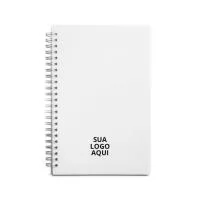 Ofereça um presente corporativo especial e prático com nosso Caderno A5! Com capa flexível em PP e tratamento antibacteriano certificado pela ISO 22196, este caderno proporciona segurança e higiene no dia a dia. Com 80 folhas pautadas em papel reciclado branco, ele é uma escolha sustentável e elegante. Medindo 140 x 213 mm, é compacto e ideal para uso diário no escritório ou em casa. Impressione seus clientes e colaboradores com um brinde que combina funcionalidade, cuidado com a saúde e responsabilidade ambiental.