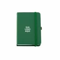 Realce sua marca com nosso sofisticado Caderno A5 de Capa Dura! Este caderno, com capa em couro sintético, é ideal para anotações diárias e planejamentos. Com 80 folhas lisas, ele oferece uma superfície de escrita suave e organizada. Medindo 140 x 210 mm, é prático e fácil de transportar, perfeito para uso no escritório, em reuniões ou em casa.  Escolha um brinde que combina elegância e funcionalidade, demonstrando seu compromisso com a qualidade e atenção aos detalhes. Surpreenda seus clientes e colaboradores com um presente que faz a diferença no dia a dia!