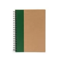 Caderno em capa kraft com espiral metálico, perfeito para organização e planejamento de longo prazo. Com aproximadamente 85 folhas brancas pautadas, inclui seções para dados pessoais, calendários de 2024 a 2026, planejamento anual e espaço para contatos. Seu design resistente alia rusticidade e funcionalidade, ideal para uso escolar, profissional ou pessoal.  Especificações:  Dimensões: 23,7 cm (A) x 17,9 cm (L) x 2 cm (E)  Área para gravação: 21 cm x 14 cm  Peso aproximado: 420 g