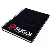 Fabricação própria, cadernos personalizados do seu jeito.Tamanhos 15x21,18x25 e 21x28 cm. Capa impressa em 4 cores, miolo com 96 folhas personalizadas  em uma cor (frente e verso iguais) e dados pessoais e calendário, podem acompanhar lâminas de publicidade. Fechamento em wire-o silver, preto ou branco (consultar outras cores).