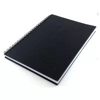 Fabricação própria, cadernos personalizados do seu jeito.Tamanhos 15x21,18x25 e 21x28 cm. Capa revestida em couro sintético com gravação em baixo relevo, miolo com 96 folhas personalizadas  em uma cor (frente e verso iguais) e dados pessoais e calendário, podem acompanhar lâminas de publicidade. Fechamento em wire-o silver, preto ou branco (consultar outras cores).