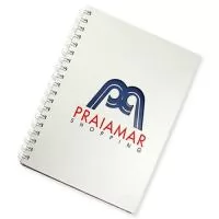 Fabricação própria, cadernos personalizados do seu jeito.Tamanhos 15x21,18x25 e 21x28 cm. Capa impressa em 4 cores, miolo com 96 folhas personalizadas em uma cor (frente e verso iguais) e dados pessoais e calendário, podem acompanhar lâminas de publicidade. Fechamento em wire-o silver, preto ou branco (consultar outras cores). 