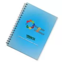 Fabricação própria, cadernos personalizados do seu jeito.Tamanhos 15x21,18x25 e 21x28 cm. Capa impressa em 4 cores, miolo com 96 folhas personalizadas em uma cor (frente e verso iguais) e dados pessoais e calendário, podem acompanhar lâminas de publicidade. Fechamento em wire-o silver, preto ou branco (consultar outras cores). 