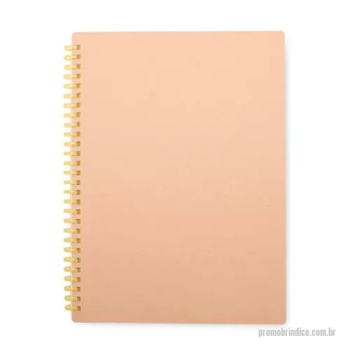 Caderno reciclado personalizado - Caderno com capa em kraft e encadernação em espiral feita em plástico. Conta com aproximadamente 80 folhas brancas com pautas.