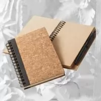 Caderno Capa Dura em Cortiça e PET 100% reciclado com páginas Lisas recicladas